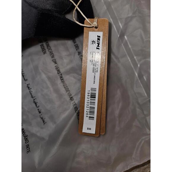SKIMS Full Coverage Lightly Lined Bra with wire | 36C |ONYX |BNWT - Picture 5 of 8